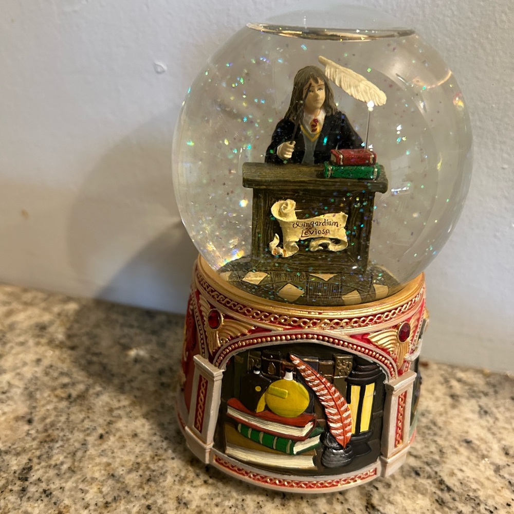 San Francisco Music Box Company Hermione Granger Snow Globe RARE